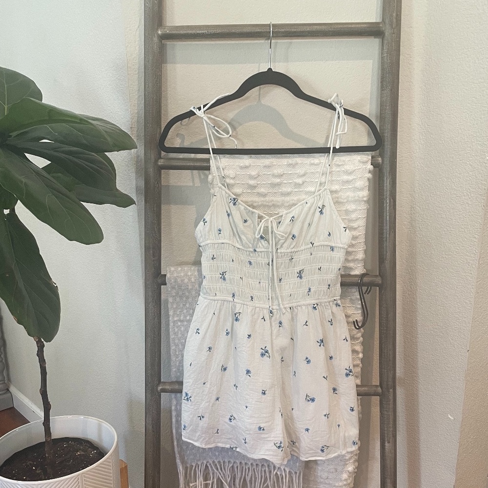 H&M white floral romper - Size XS